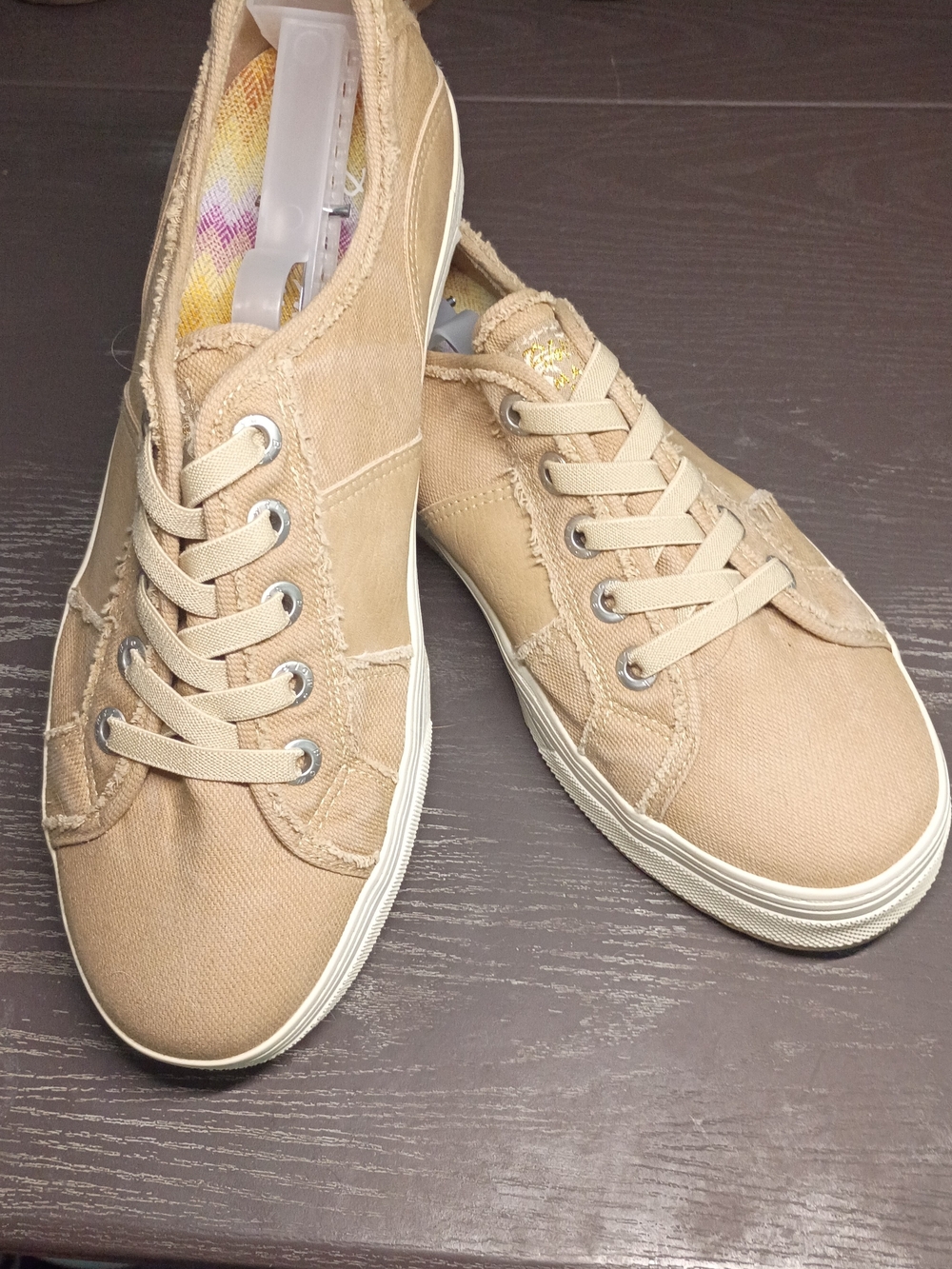 Casual Beige Canvas Low-Top Sneakers for Women. NEW 10 wide